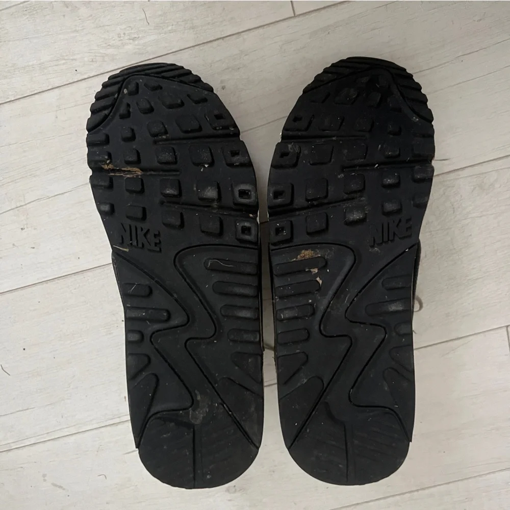 NIKE WOMENS AIR MAX 90 FUTURA USED - Picture 3 of 6